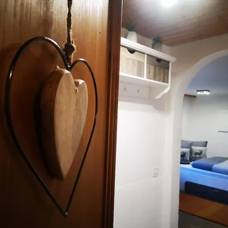 Апартаменты Haus Crestas *