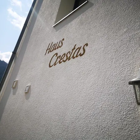 Апартаменты Haus Crestas *